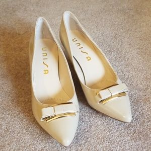 Unisa Nude Patent Leather Bow Heels - Size 6.5